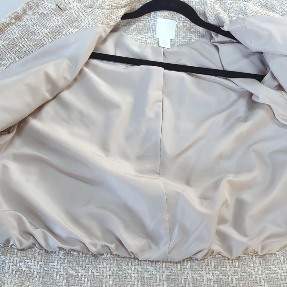 H&M, beige Tweed short jacket/blazer. Size Medium
